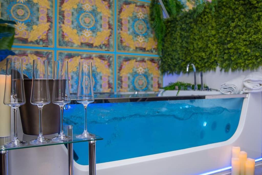 Luxury Love Room Spa Whirlpool Jacuzzi 纽伦堡 外观 照片