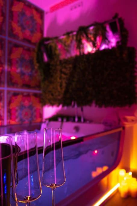 Luxury Love Room Spa Whirlpool Jacuzzi 纽伦堡 外观 照片