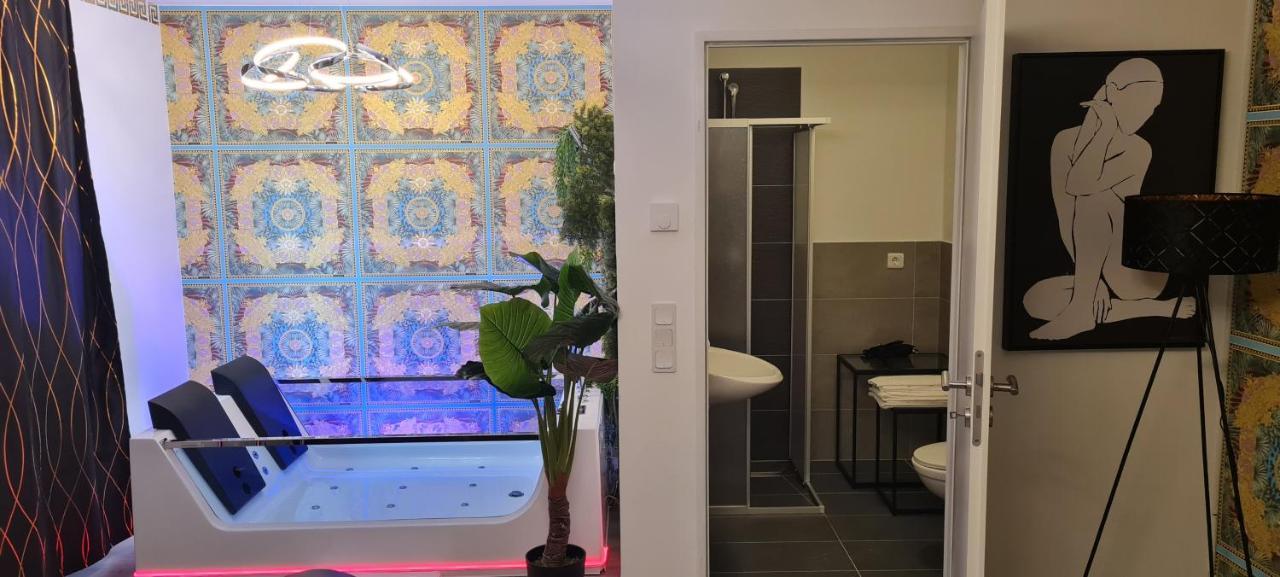 Luxury Love Room Spa Whirlpool Jacuzzi 纽伦堡 外观 照片